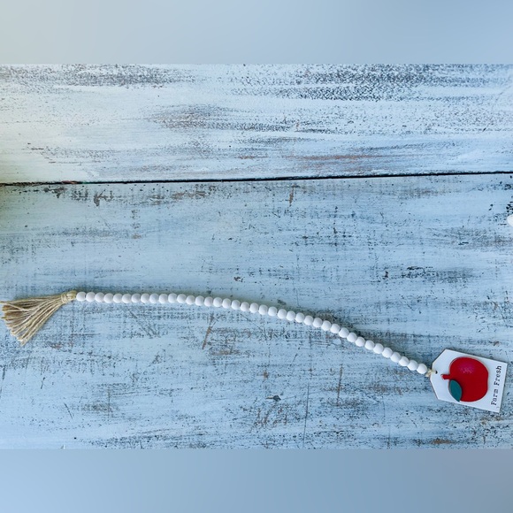 *White Beaded “Farm Fresh” Apple Tag Garland - Picture 9 of 13